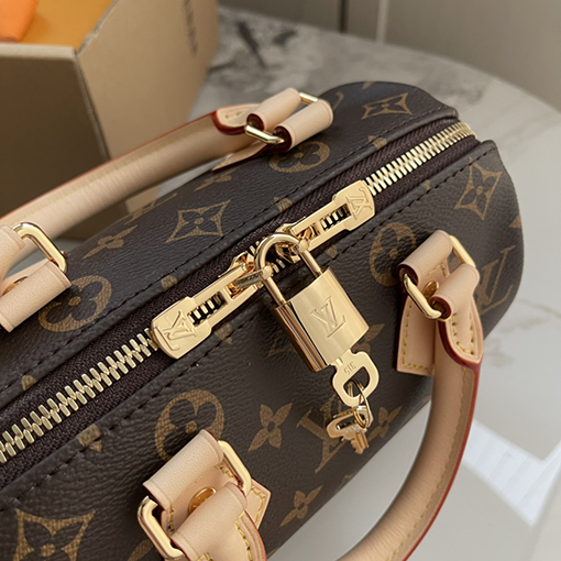 ルイヴィトン Speedy Bandoulière 20バッグM46222