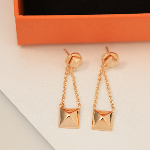 エルメスリベットピアス