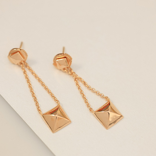 エルメスリベットピアス
