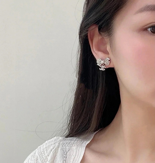シャネルクラシックなダブルCリボンピアス