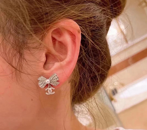 シャネルクラシックなダブルCリボンピアス