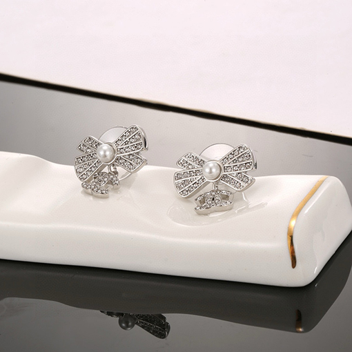 シャネルクラシックなダブルCリボンピアス