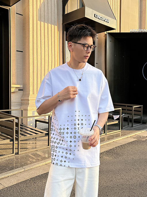 ルイヴィトンコピー新しいゴーストLVロゴ半袖シャツ