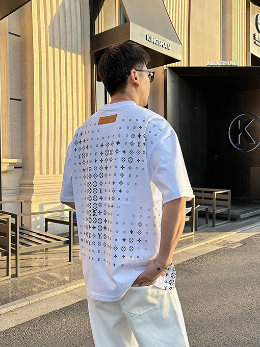 ルイヴィトンコピー新しいゴーストLVロゴ半袖シャツ