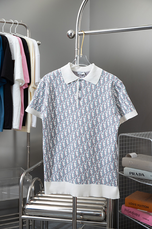 ディオールロゴの立体文字Tシャツ