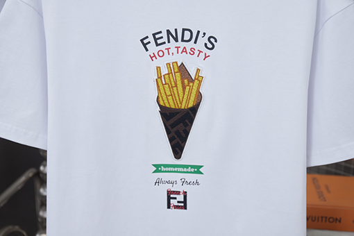 フェンディ 新しいフライドポテトの布章仔刺繍半袖シャツ