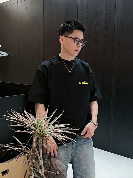 バーバリー発泡蜂プリント半袖シャツ
