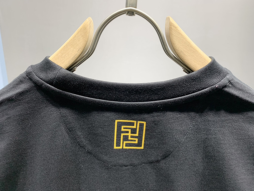 フェンディコピー新しいローマのゴールドプリントTシャ