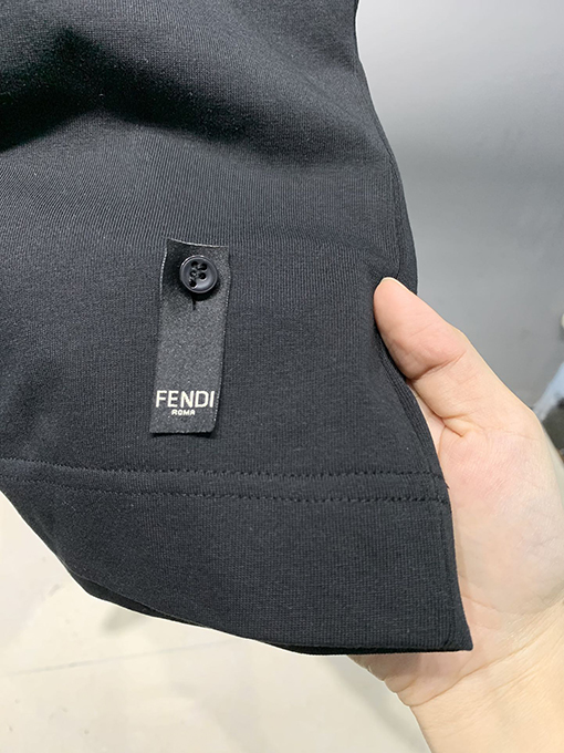 フェンディコピー新しいローマのゴールドプリントTシャ