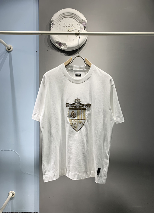フェンディ新しいクラブシールドバッジ刺繍Tシャツ