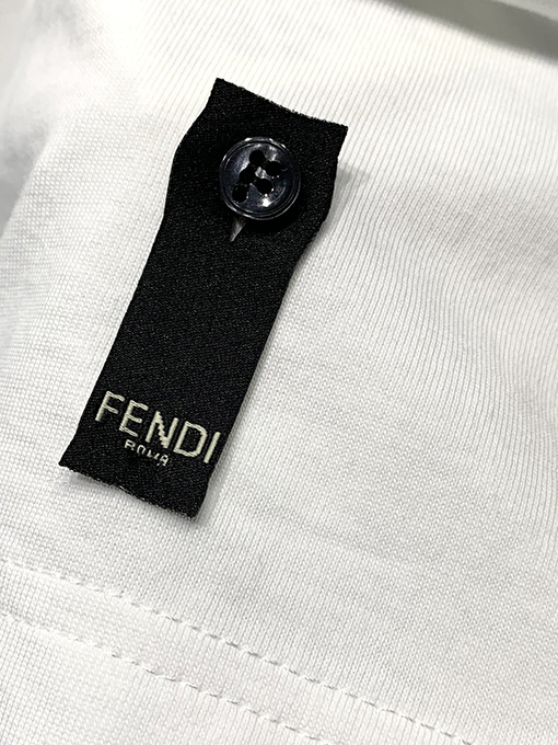 フェンディ新しいクラブシールドバッジ刺繍Tシャツ