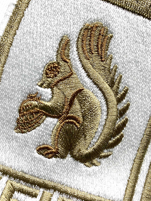 フェンディ新しいクラブシールドバッジ刺繍Tシャツ