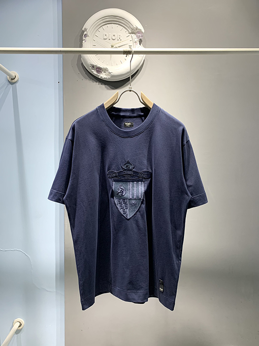 フェンディ新しいクラブシールドバッジ刺繍Tシャツ