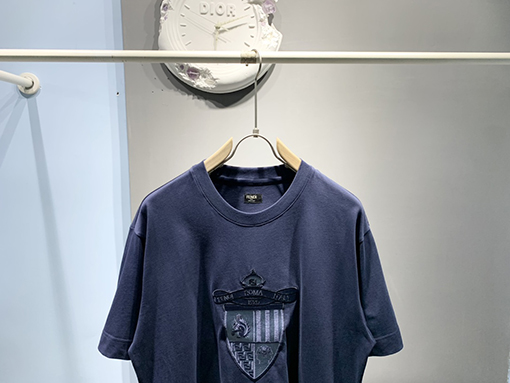 フェンディ新しいクラブシールドバッジ刺繍Tシャツ