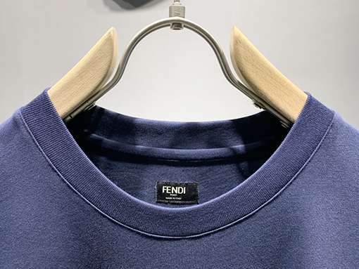 フェンディ新しいクラブシールドバッジ刺繍Tシャツ