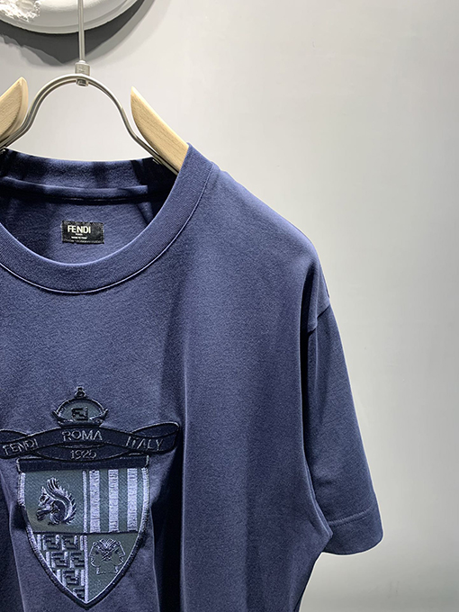 フェンディ新しいクラブシールドバッジ刺繍Tシャツ