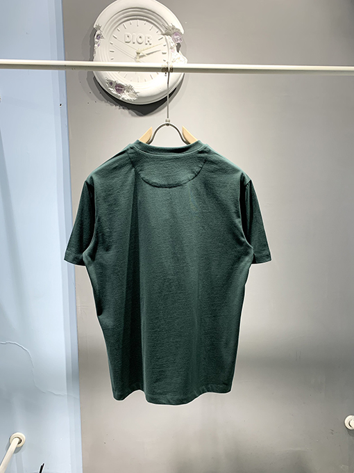 プラダ新しいエナメル三角ロゴTシャツ