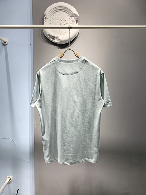 プラダ新しいエナメル三角ロゴTシャツ