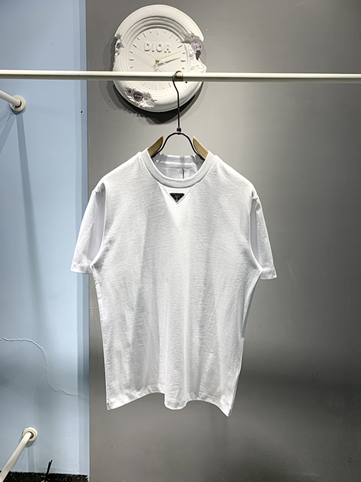 プラダ新しいエナメル三角ロゴTシャツ