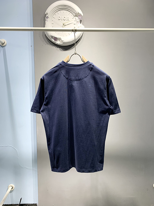 プラダ新しいエナメル三角ロゴTシャツ