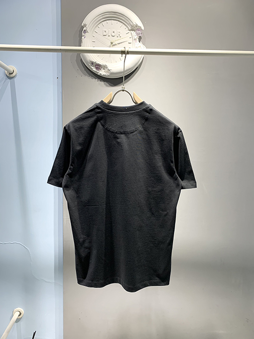 プラダ新しいエナメル三角ロゴTシャツ