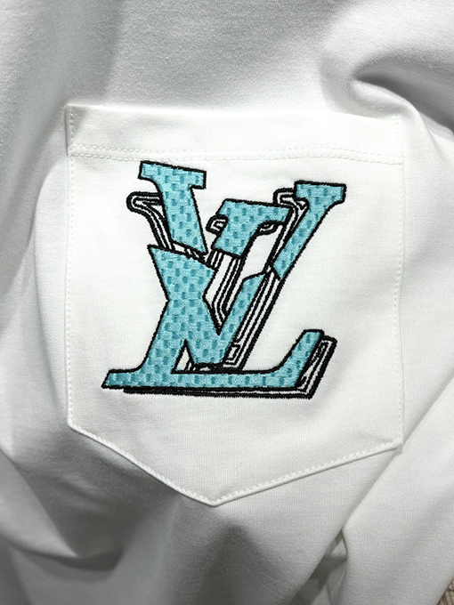 ルイヴィトンポケットロゴ刺繍Tシャツ