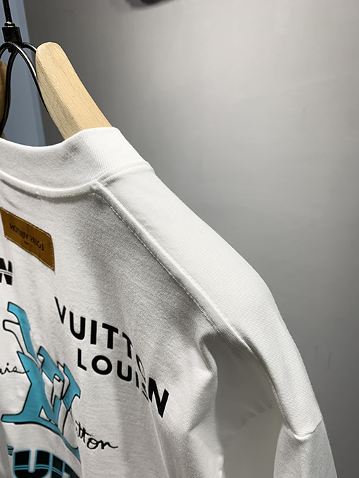 ルイヴィトンポケットロゴ刺繍Tシャツ