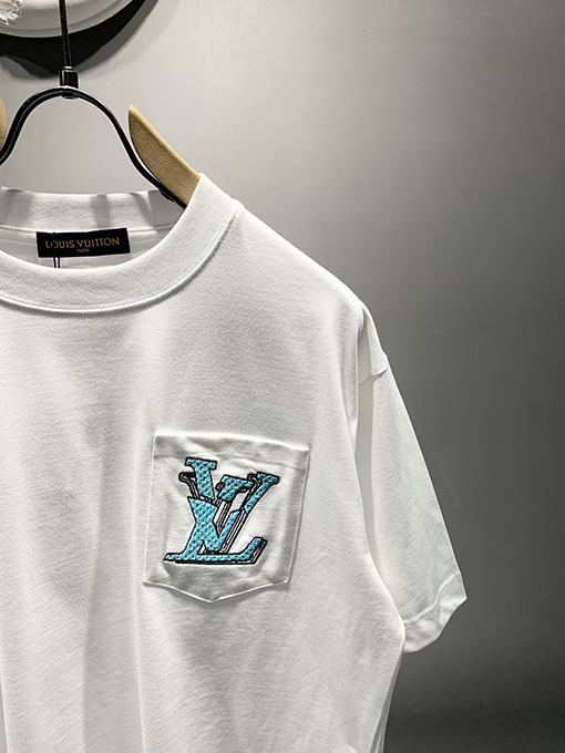 ルイヴィトンポケットロゴ刺繍Tシャツ