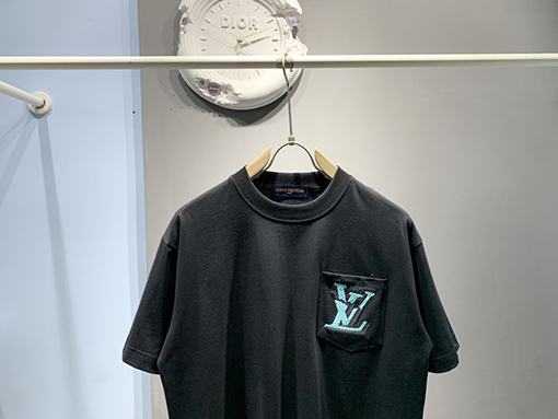 ルイヴィトンポケットロゴ刺繍Tシャツ