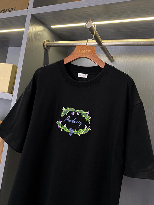 バーバリー 新しいアザミウムパターンロゴ半袖Tシャツ
