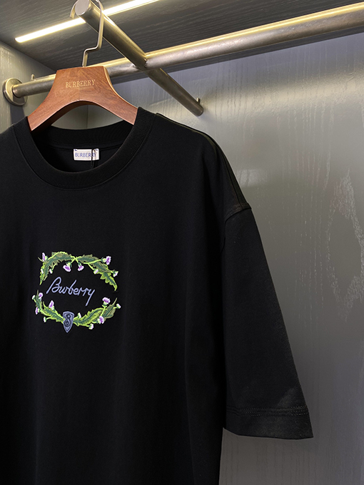 バーバリー 新しいアザミウムパターンロゴ半袖Tシャツ