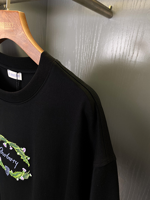 バーバリー 新しいアザミウムパターンロゴ半袖Tシャツ