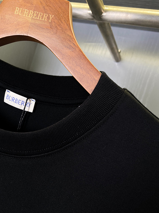 バーバリー 新しいアザミウムパターンロゴ半袖Tシャツ