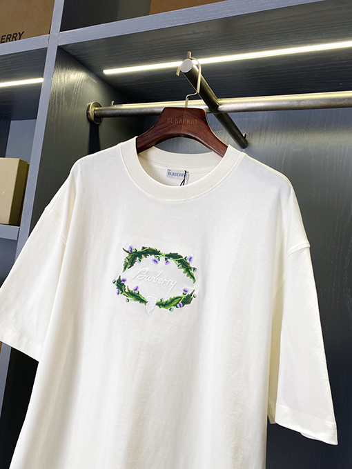 バーバリー 新しいアザミウムパターンロゴ半袖Tシャツ