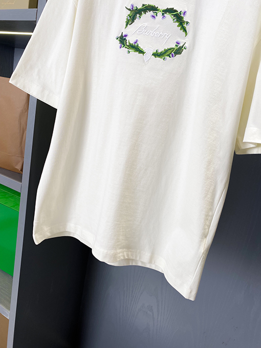 バーバリー 新しいアザミウムパターンロゴ半袖Tシャツ