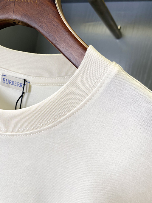 バーバリー 新しいアザミウムパターンロゴ半袖Tシャツ