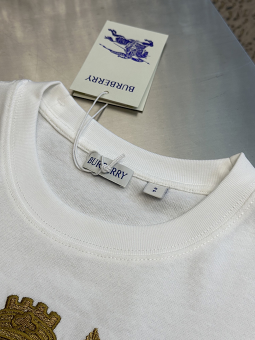 バーバリー ロゴ刺繍ラウンドネック半袖Tシャツ