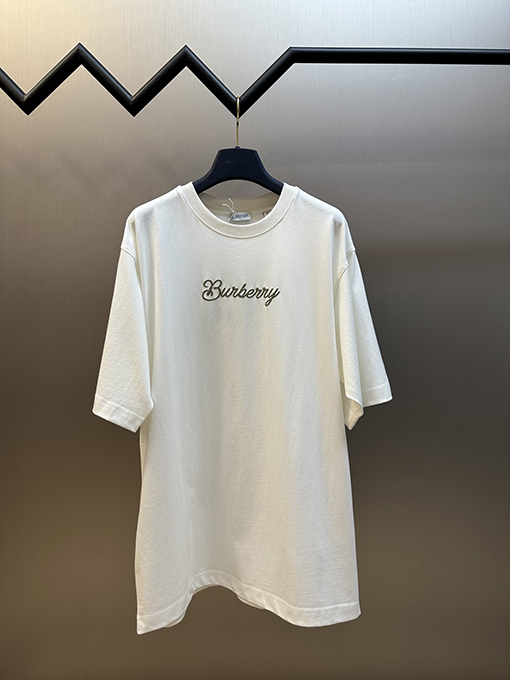 バーバリースーパーコピー 兵士のサーフボードラウンドネック半袖Tシャツ