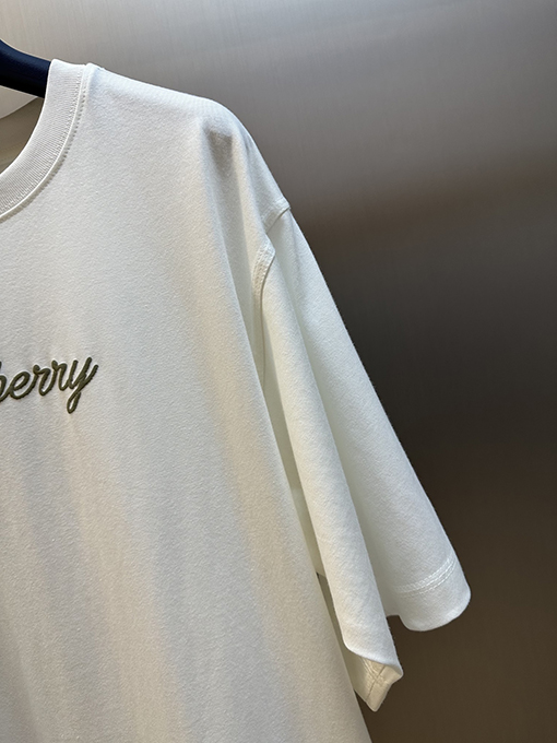 バーバリースーパーコピー 兵士のサーフボードラウンドネック半袖Tシャツ