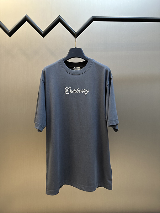 バーバリースーパーコピー 兵士のサーフボードラウンドネック半袖Tシャツ