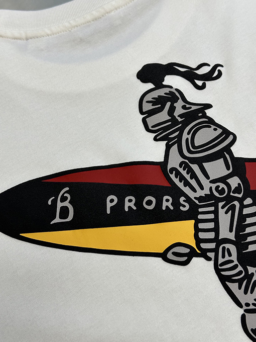 バーバリースーパーコピー 兵士のサーフボードラウンドネック半袖Tシャツ