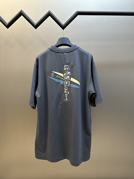 バーバリースーパーコピー 兵士のサーフボードラウンドネック半袖Tシャツ