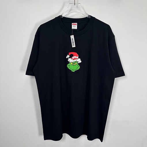 シュプリームスーパーコピー SUPREME FW24 グリンチクリスマスTシャツ