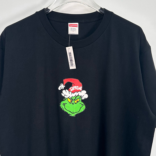 シュプリームスーパーコピー SUPREME FW24 グリンチクリスマスTシャツ