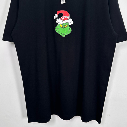 シュプリームスーパーコピー SUPREME FW24 グリンチクリスマスTシャツ