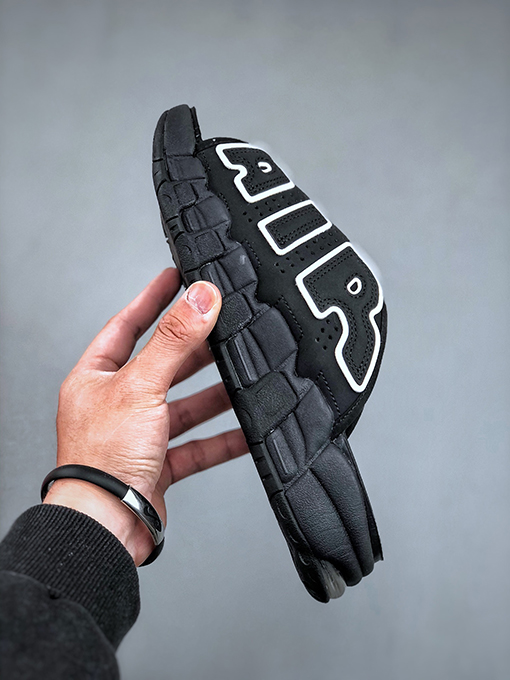 ナイキNike MORE Uptempo Slide ピッペンスリッパ