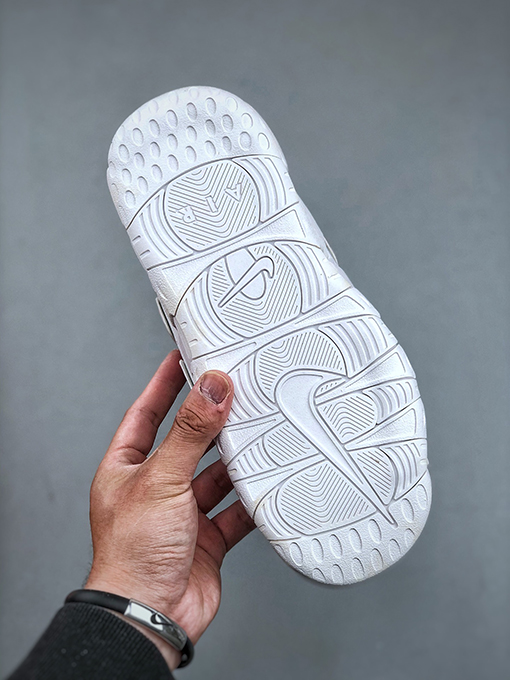 ナイキNike MORE Uptempo Slide ピッペンスリッパ