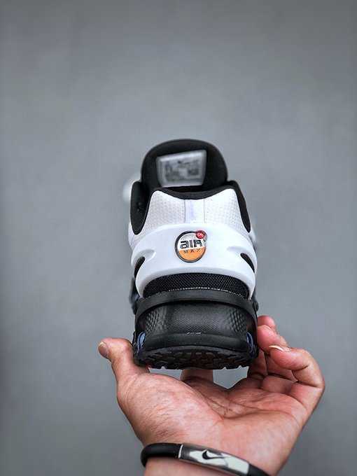 ナイキスーパーコピーNike Air Max DN8 レトロな衝撃吸収エアクッションランニングシューズ
