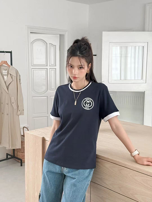 グッチ レディース新しいロゴ半袖Tシャツ