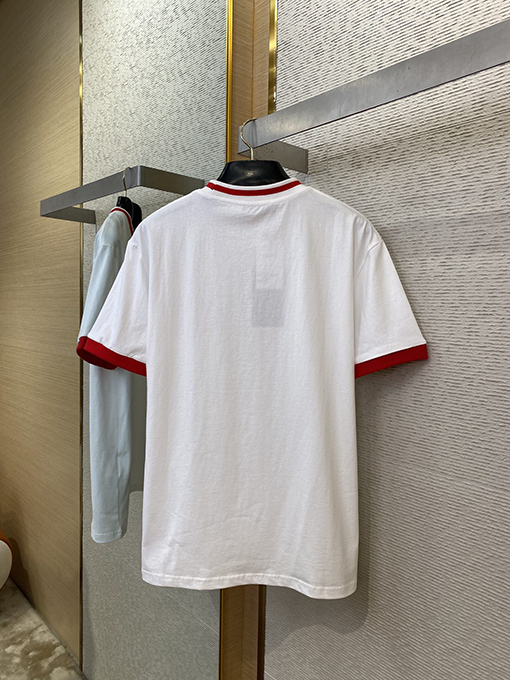 グッチ レディース新しいロゴ半袖Tシャツ